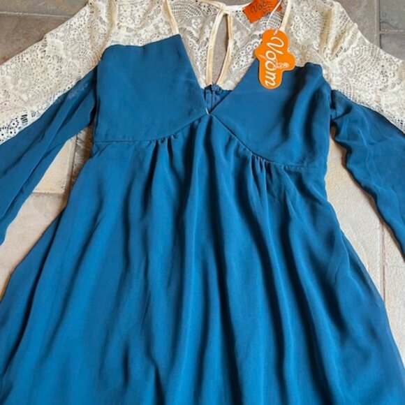 Voom by Joy Han Illusion Lace Bell Sleeves Flowy Dress Women's Size Large (8-10) - Picture 2 of 6